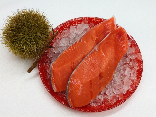 簡単に作れる秋鮭レシピ5選！　漬けて焼くだけの手間いらず